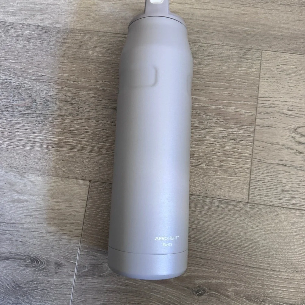 Stanley AeroLight Transit Bottle 36oz 1.1L Ash Gray Stainless Steel Water Bottle - Picture 3 of 12